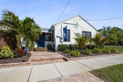 4563 3rd Avenue S St Petersburg FL 33711