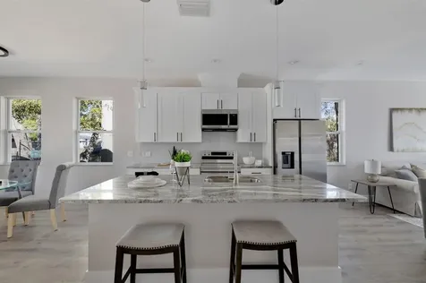 1066 16th Avenue S St Petersburg FL 33705