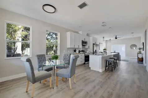 1066 16th Avenue S St Petersburg FL 33705