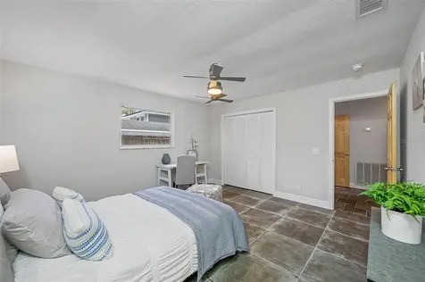 10113 Lindelaan Drive Tampa FL 33618