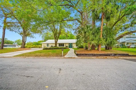 10113 Lindelaan Drive Tampa FL 33618