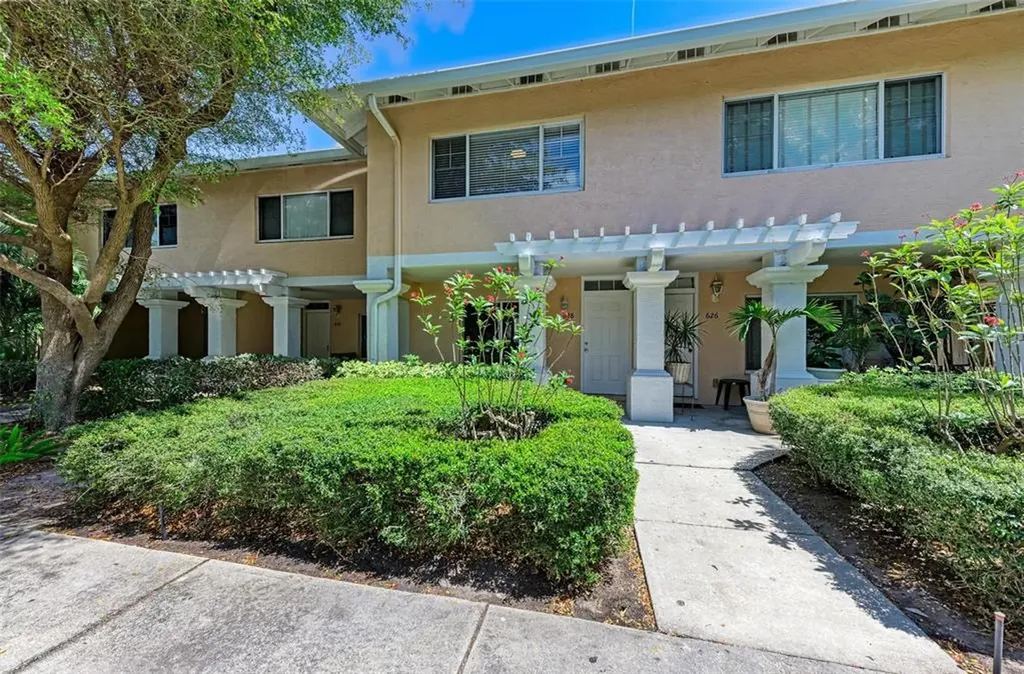 628 Cohen Way Sarasota FL 34236