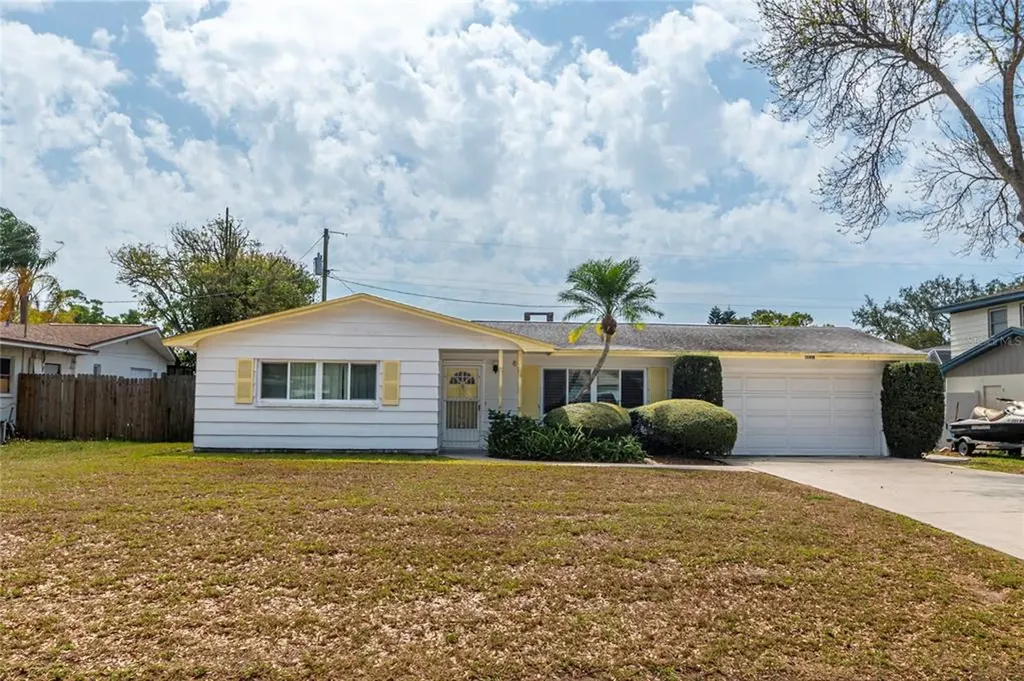 13418 Bellewood Avenue Seminole FL 33776