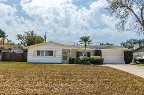 13418 Bellewood Avenue Seminole FL 33776