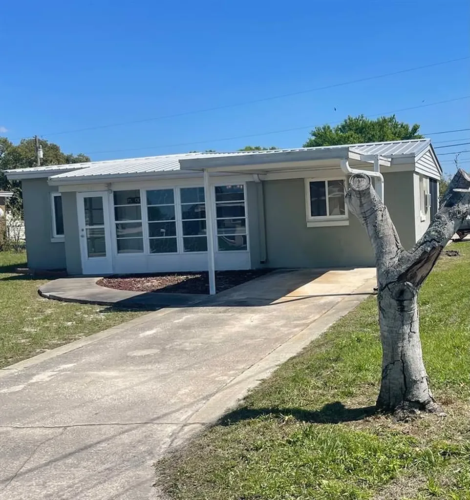 521 Raymond Avenue Frostproof FL 33843