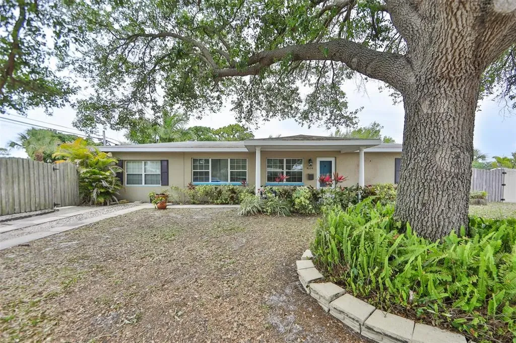 4094 Poplar Street NE St Petersburg FL 33703