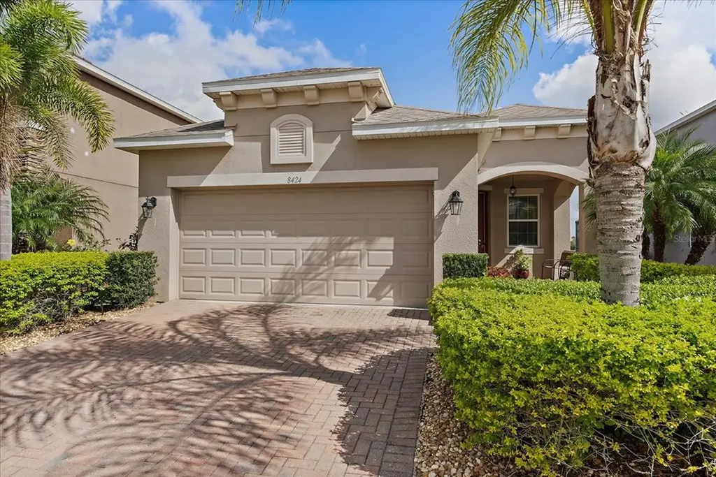 8424 Nandina Drive Sarasota FL 34240