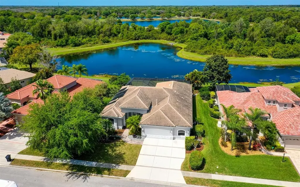 6910 Honeysuckle Trail Lakewood Ranch FL 34202