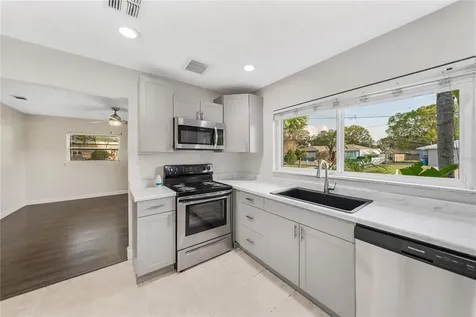 102 NE 9th Street Mulberry FL 33860