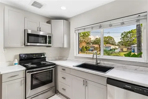 102 NE 9th Street Mulberry FL 33860