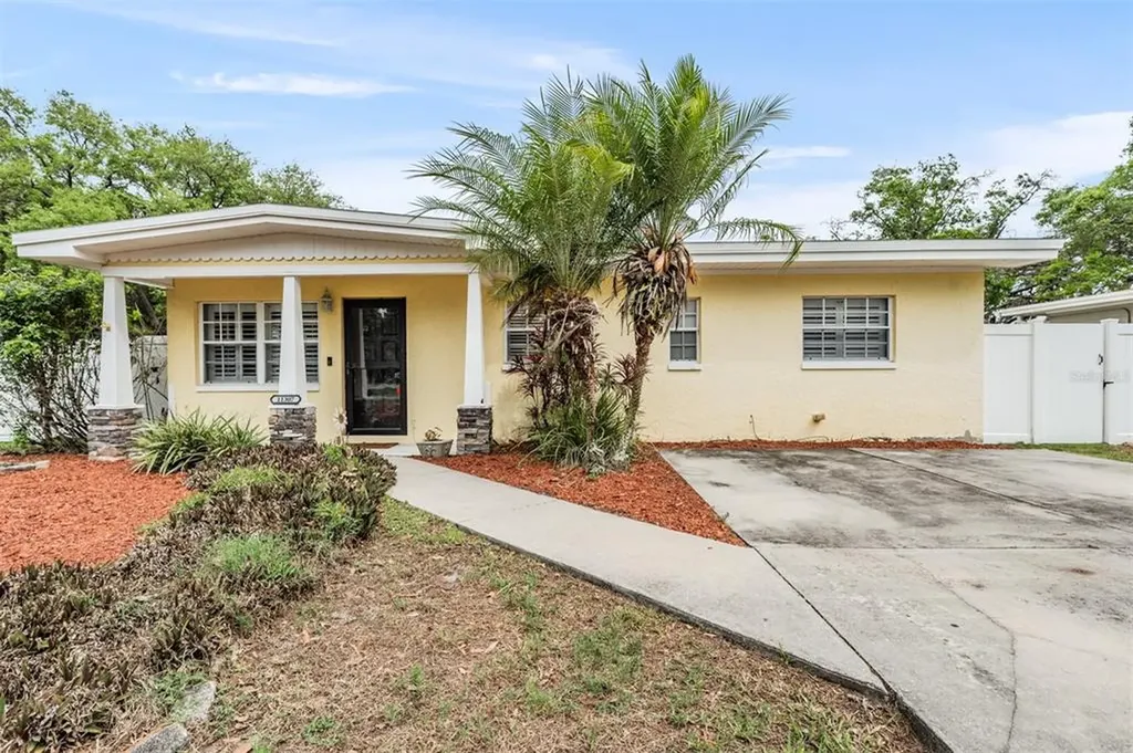 11307 N Oakleaf Avenue Tampa FL 33612