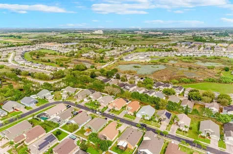 877 Knightsbridge Circle Davenport FL 33896