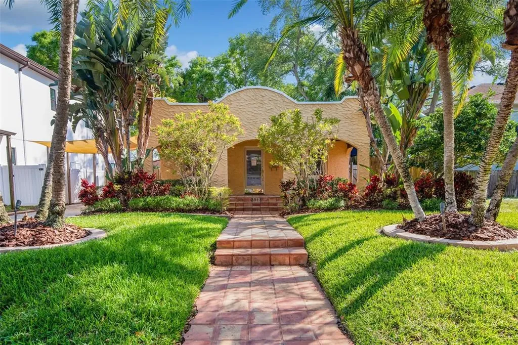2912 W Neptune Street Tampa FL 33629