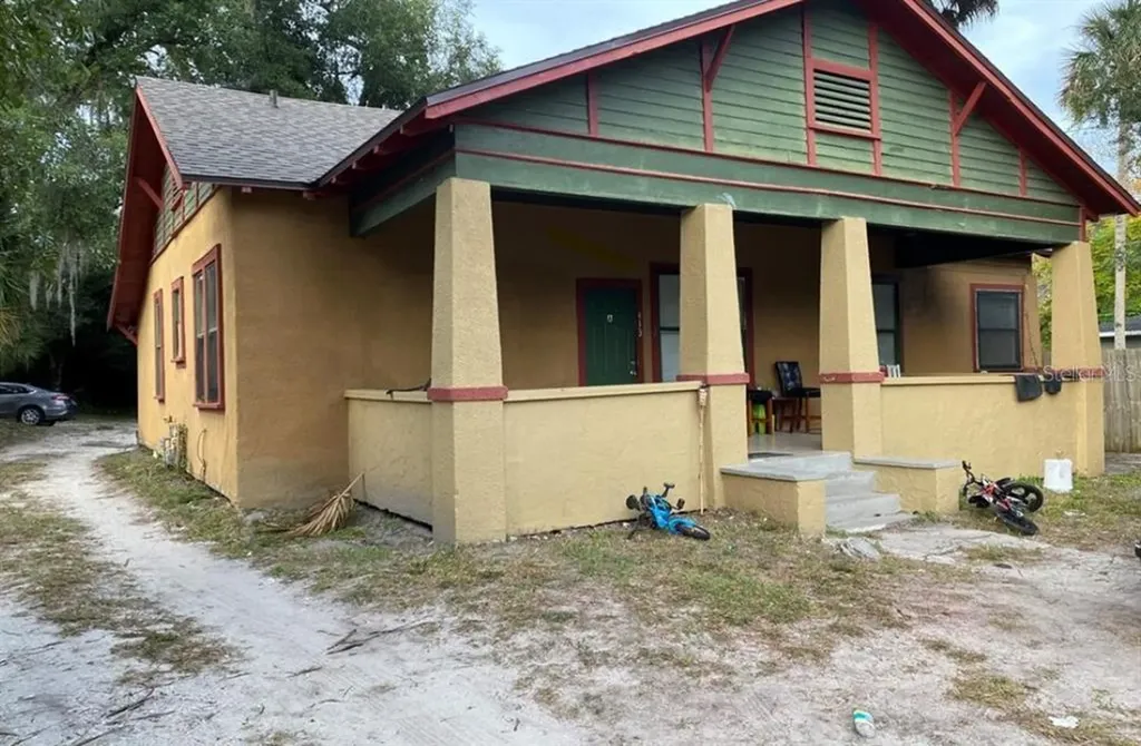 413 W Howry Avenue Deland FL 32720
