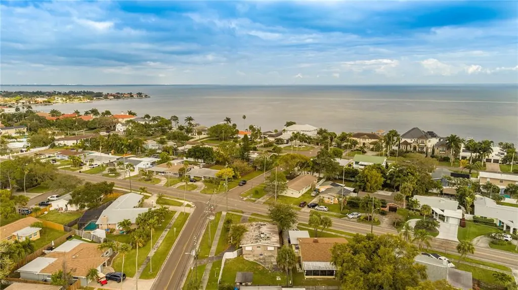 4046 Overlook Drive NE St Petersburg FL 33703