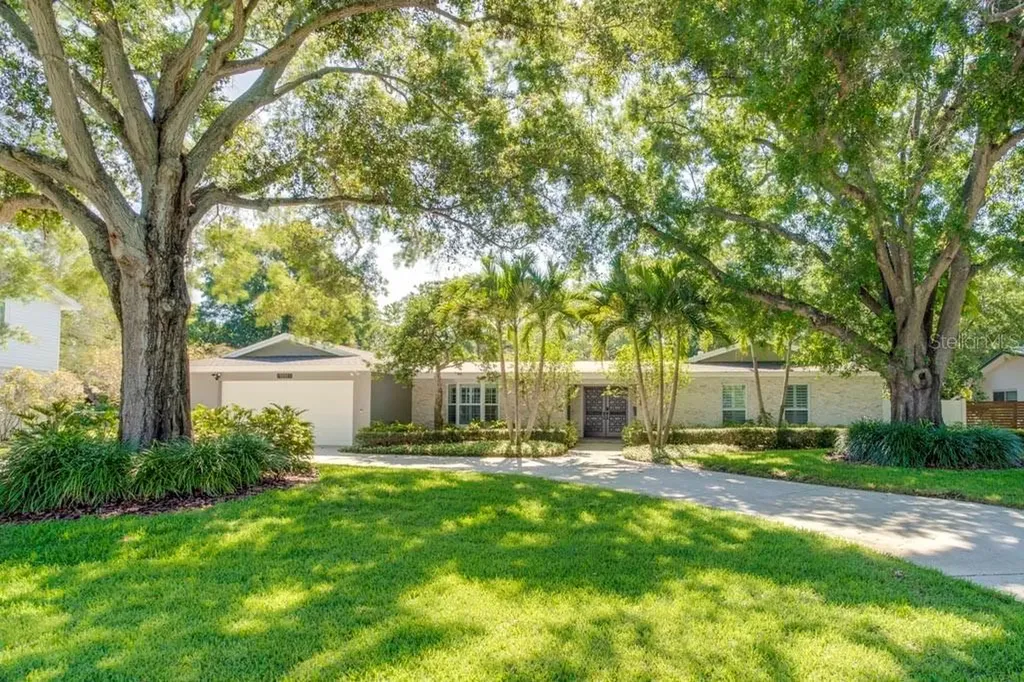 1851 Dormieone Road N St Petersburg FL 33710