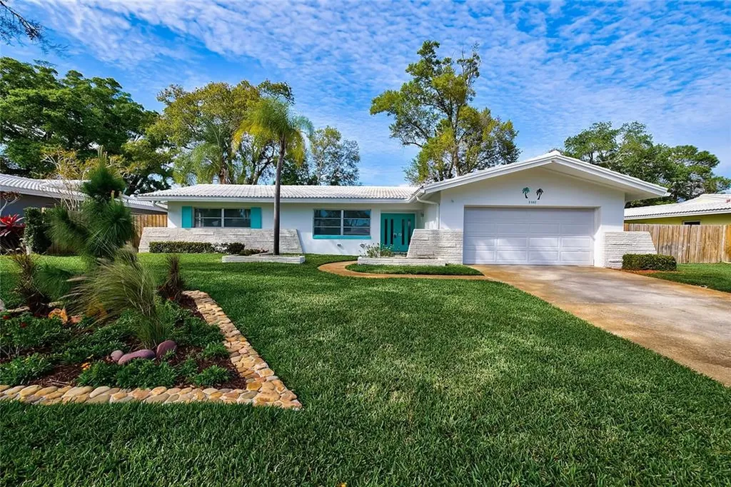 2082 Attache Court Clearwater FL 33764