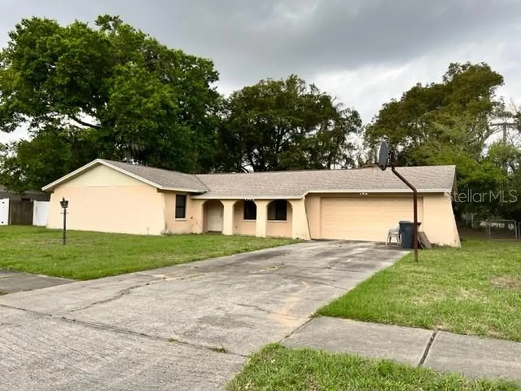 1502 W Palm Circle Valrico FL 33596