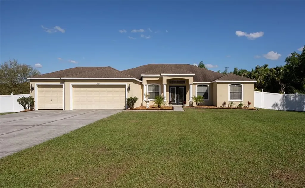 1521 Avondale Ridge Drive Plant City FL 33567