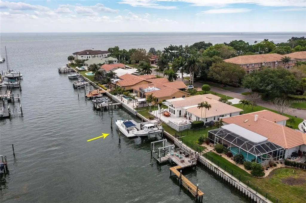 1911 Kentucky Avenue NE St Petersburg FL 33703