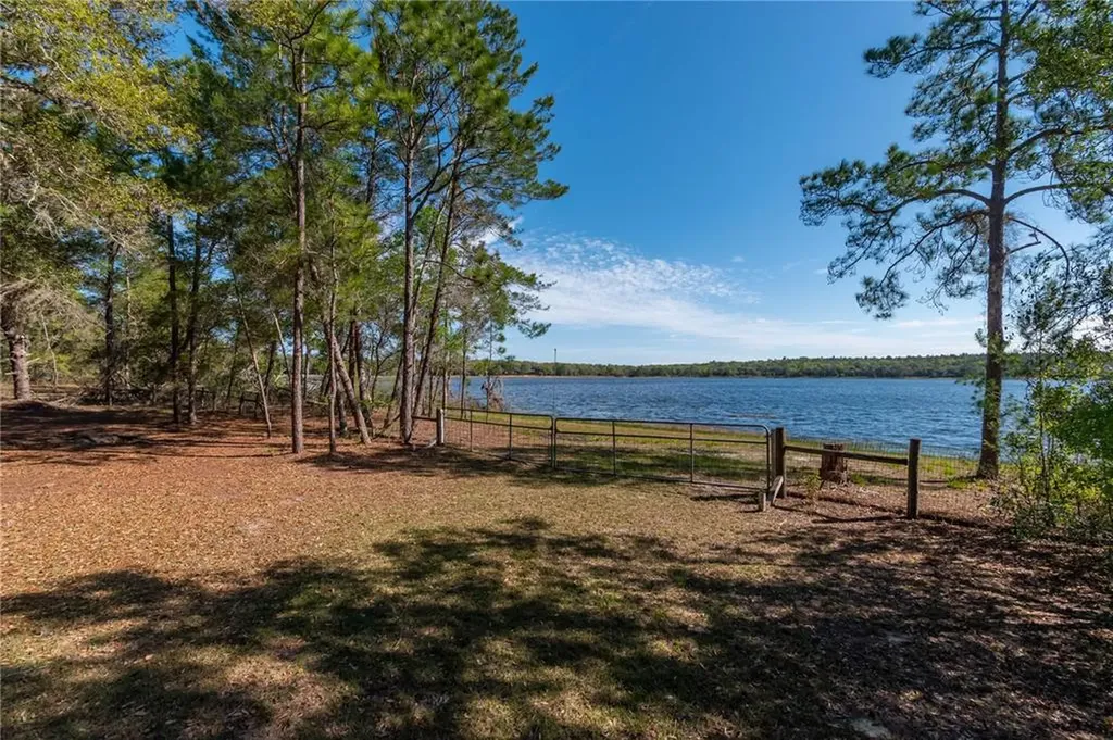 192 Cue Lake Drive Hawthorne FL 32640