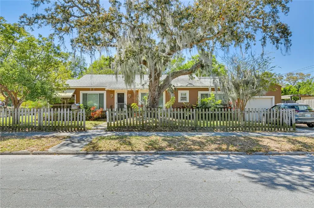 1500 11th Avenue N St Petersburg FL 33705