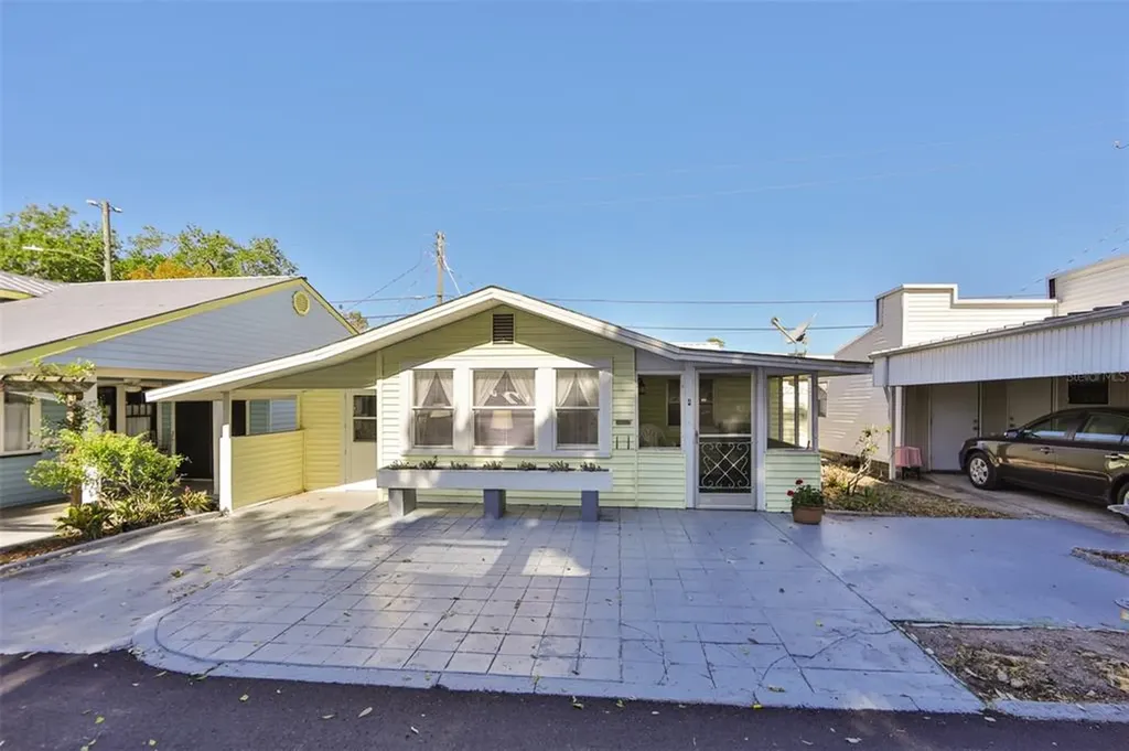 4 Plaza Street E Bradenton FL 34208