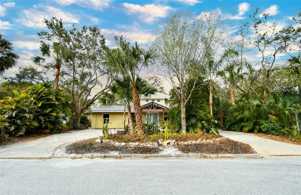 2595 Hillview Street Sarasota FL 34239