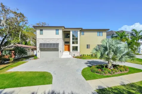2618 N Dundee Street Tampa FL 33629