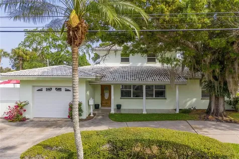 1585 Delaware Avenue NE St Petersburg FL 33703