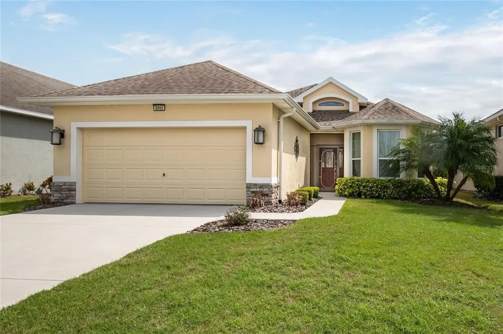 8860 Beacon Hill Avenue Mount Dora FL 32757