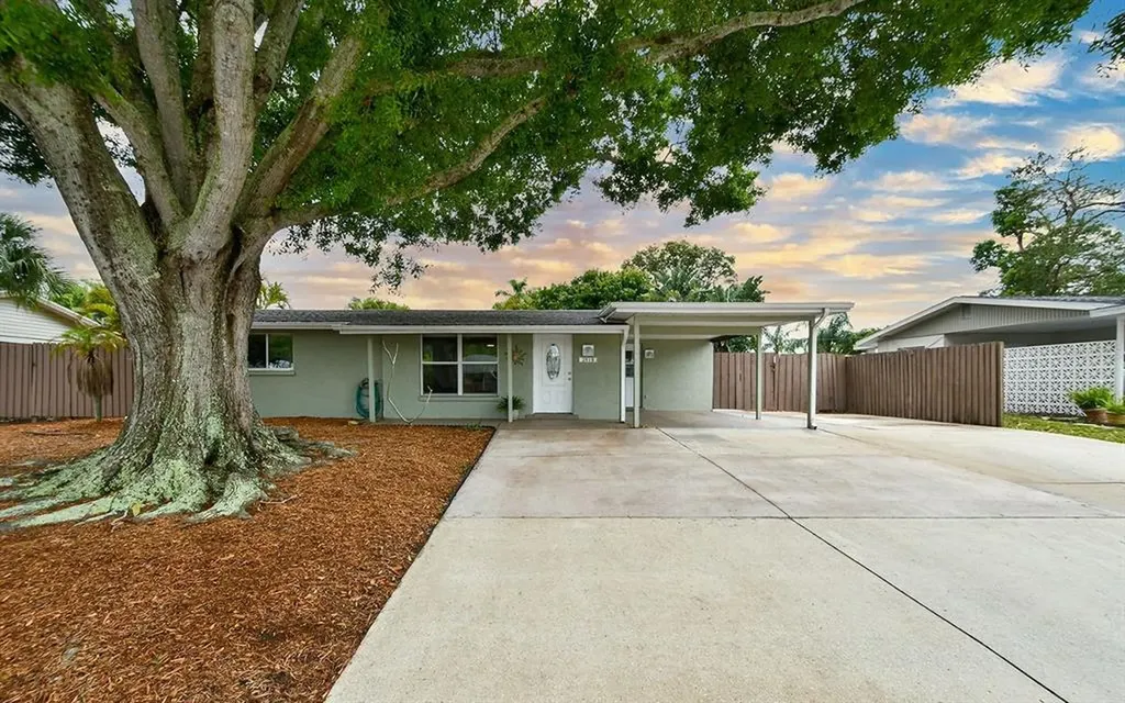 2818 Seaspray Street Sarasota FL 34231