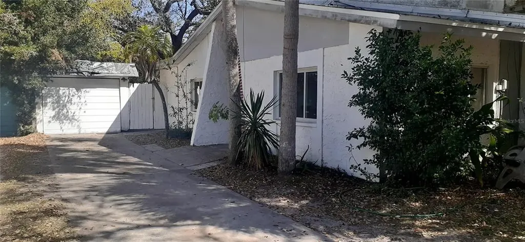 2072 Madrid Court N Clearwater FL 33763