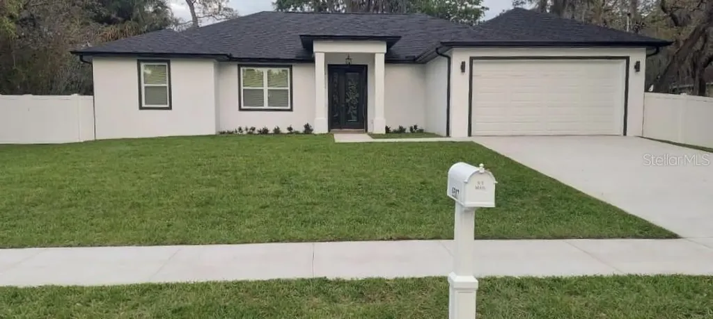 9507 N Hyaleah Road Tampa FL 33617