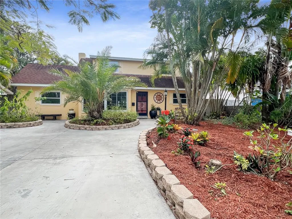 6537 27th Way N St Petersburg FL 33702