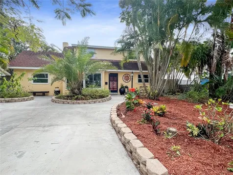 6537 27th Way N St Petersburg FL 33702