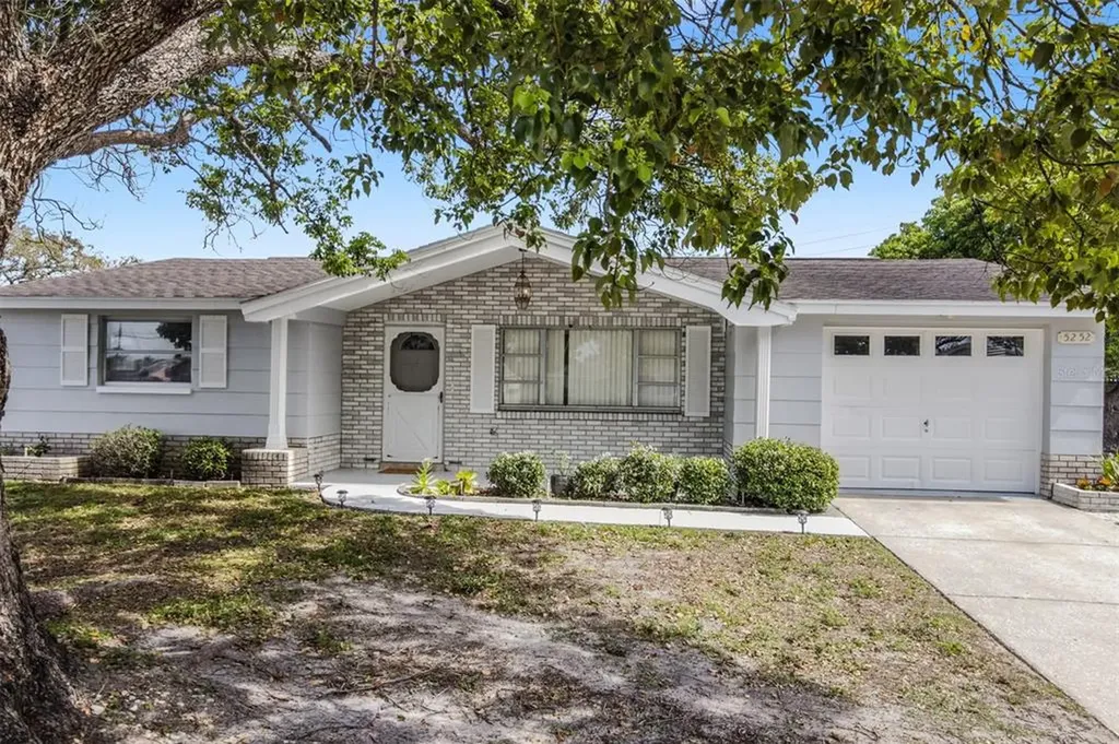 5252 Mosaic Drive Holiday FL 34690