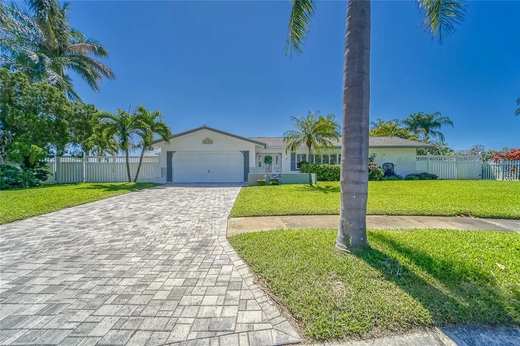 582 Dolphin Avenue SE St Petersburg FL 33705