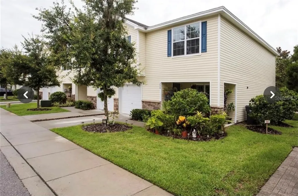 206 Woodknoll Place Valrico FL 33594