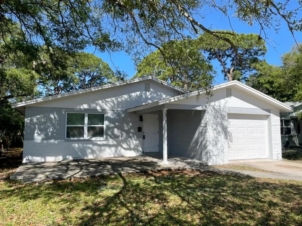 2427 8th Street S St Petersburg FL 33705