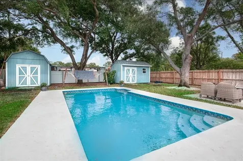 7255 37th Avenue N St Petersburg FL 33710