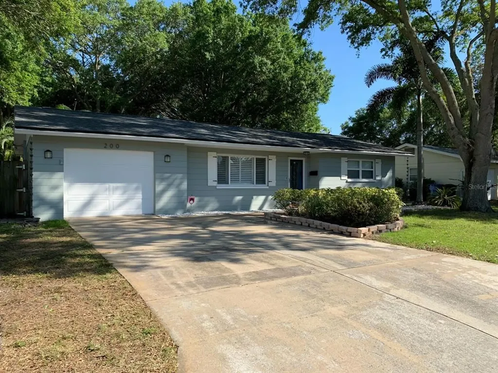 200 NW Lincoln Circle N St Petersburg FL 33702