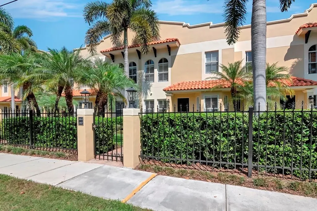 2807 W Price Avenue Tampa FL 33611