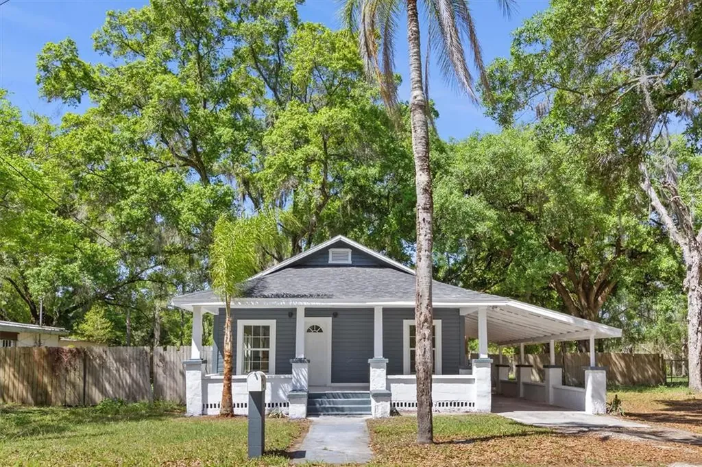 1205 N Shannon Avenue Plant City FL 33563