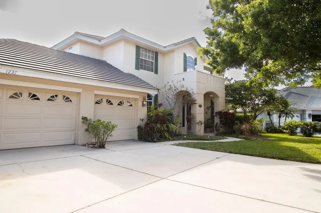 1237 Darlington Oak Circle NE St Petersburg FL 33703