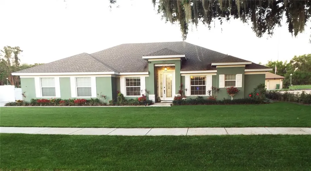 700 Oaks Shores Road Leesburg FL 34748