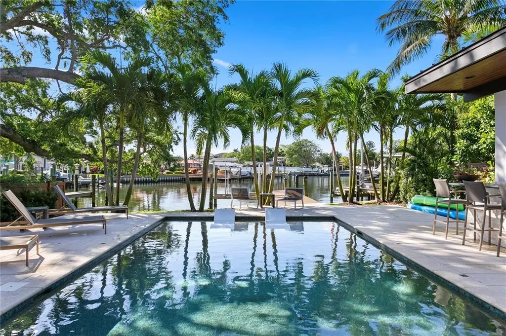 3327 Overlook Drive NE St Petersburg FL 33703