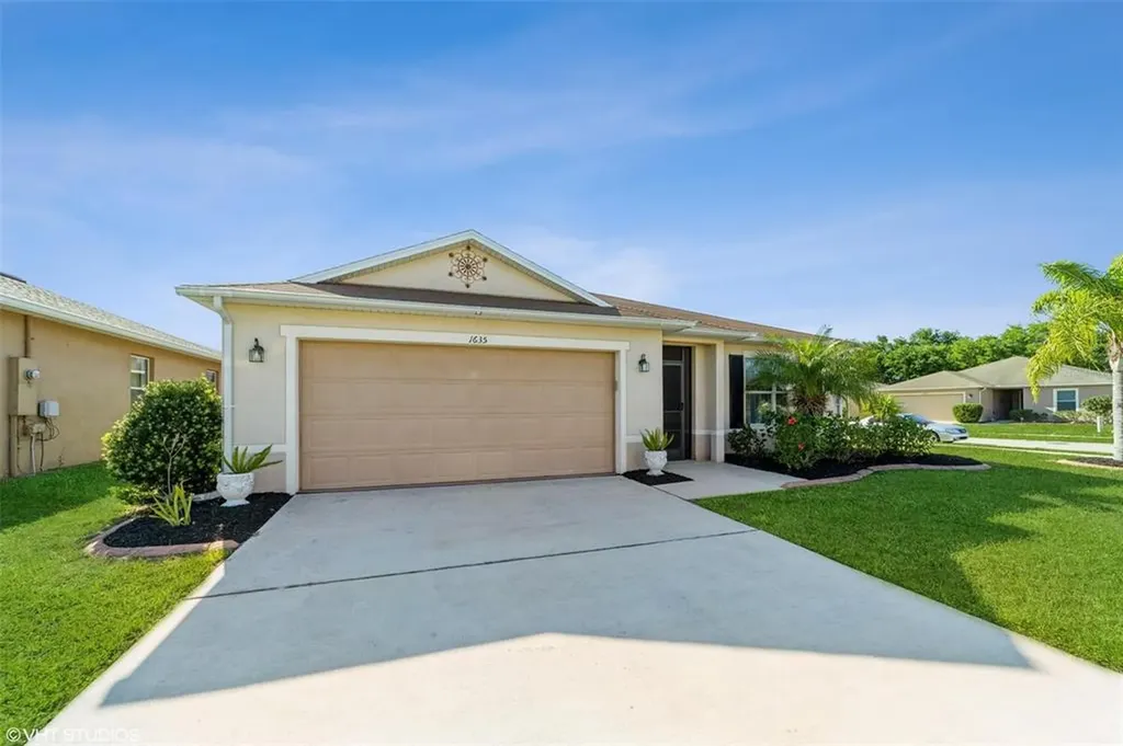 1635 Strathmore Circle Mount Dora FL 32757