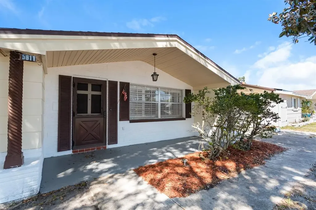5611 Flora Avenue Holiday FL 34690