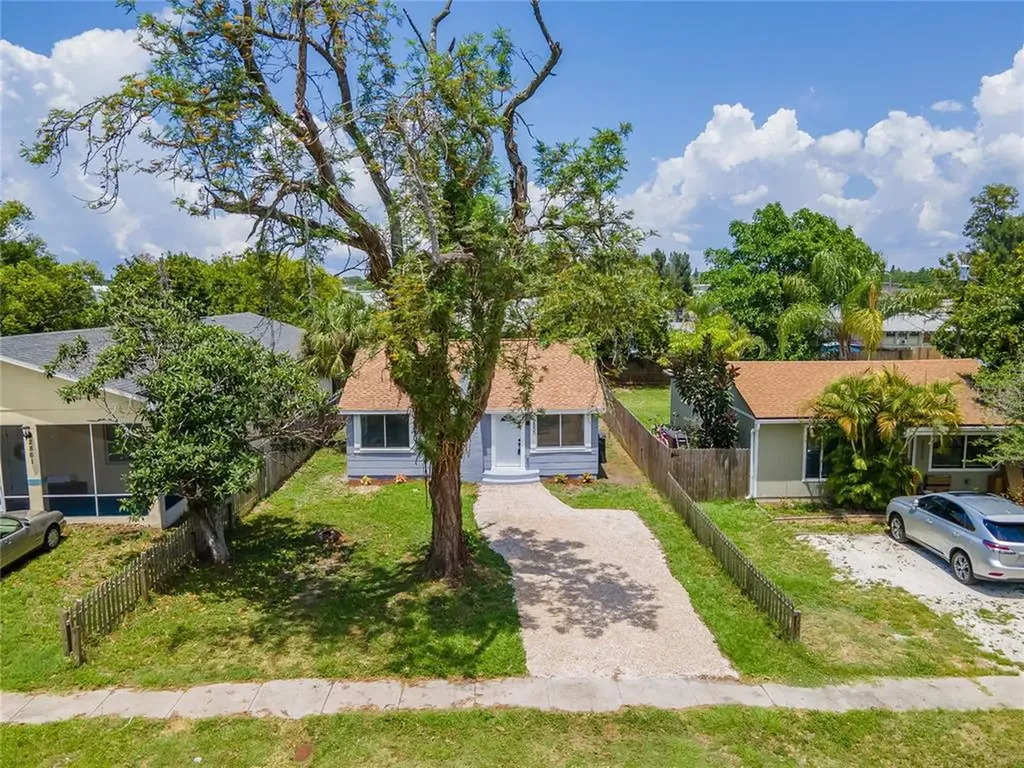 2855 41st Avenue N St Petersburg FL 33714